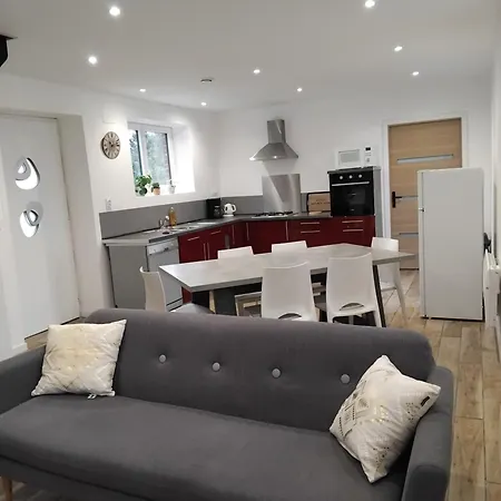 Le Domaine De L'ebenne بيت للعطل