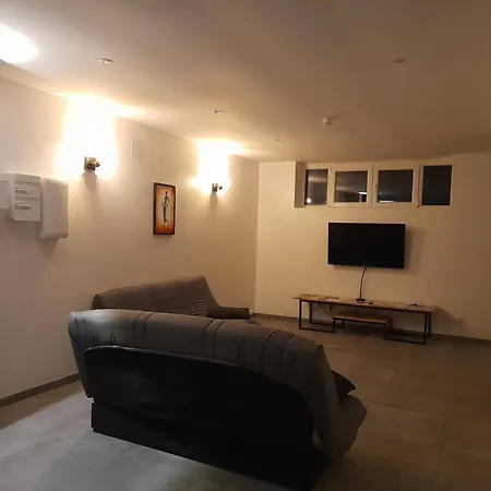 Le Domaine De L'ebenne بيت للعطل *