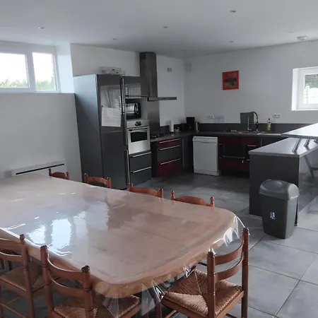 Le Domaine De L'ebenne بيت للعطل *